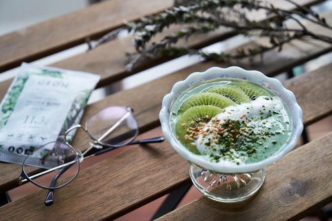 GRØNのグリーンモンスターのレシピ -キウイとヨーグルトで作る、手軽な朝食メニュー