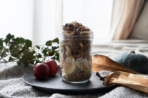 GRØNのパンケーキミックスを使ったレシピ -バナナとカカオのパンケーキパフェ