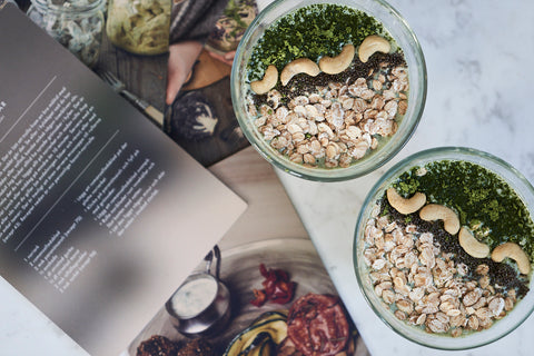 GRØNのグリーンモンスターを使ったレシピ -ヘルシーな朝食・抹茶カシューボール