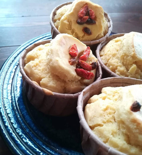 GRØNのパンケーキミックス を使ったレシピ -ゴジベリーとココナッツミルクのグルテンフリーマフィン